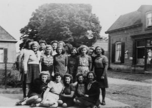 F552 1946 Huishoudschool groepsfoto 3